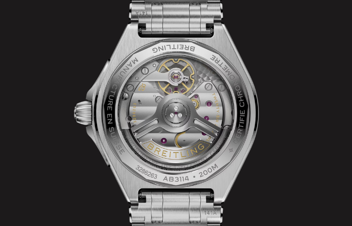 Breitling Chronomat bracelet detail